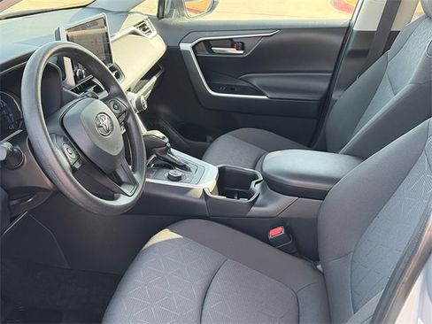 Used 2025 Toyota RAV4 XLE image 19