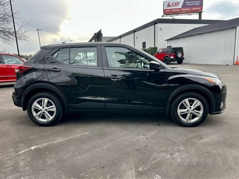Used 2021 Nissan Kicks S image 4