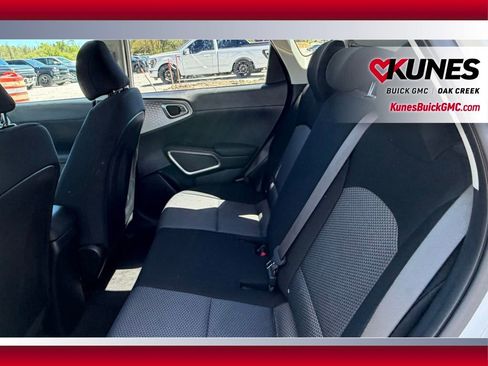 Used 2025 Kia Soul LX w/ LX Technology Package FWD image 5