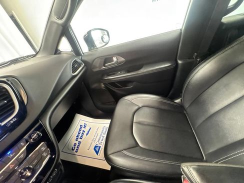 Used 2025 Chrysler Pacifica Select FWD image 22