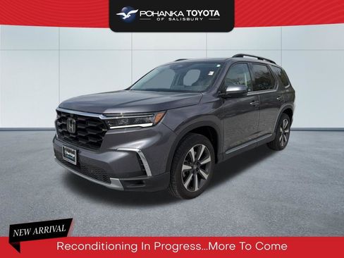 Used 2025 Honda Pilot Elite image 1