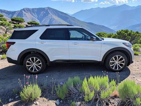 Certified 2025 Ford Explorer ST-Line AWD/4WD image 7