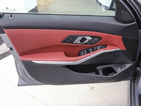 Used 2025 BMW 330i xDrive Sedan w/ Premium Package image 9