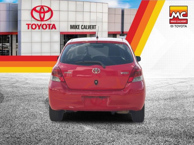 Used 2011 Toyota Yaris 2-Door Hatchback w/ Convenience Pkg FWD image 4