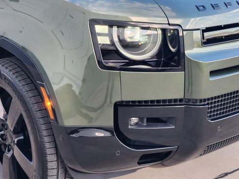 New 2026 Land Rover Defender 110 X-Dynamic SE image 8