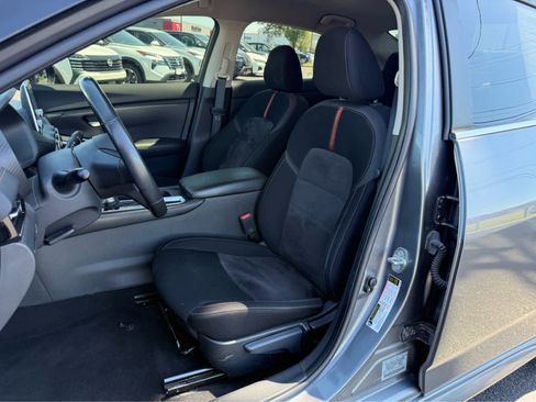 Used 2022 Nissan Sentra SR w/ Midnight Edition FWD image 13