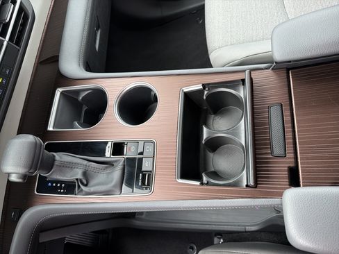 Certified 2024 Toyota Sienna LE image 8