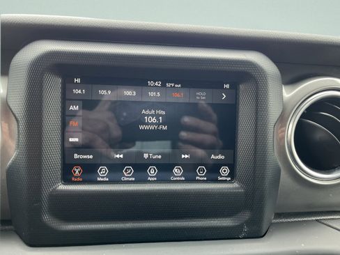 Used 2021 Jeep Wrangler Unlimited Sahara AWD/4WD image 15