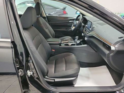 Used 2024 Nissan Altima 2.5 SV image 25