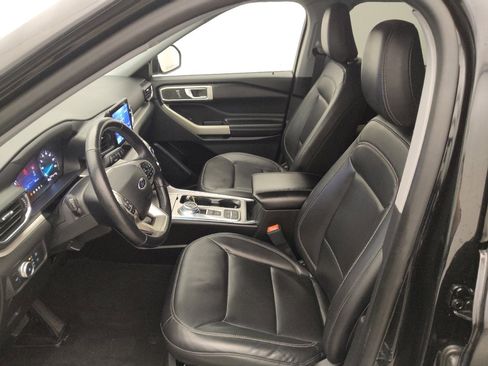 Used 2021 Ford Explorer XLT w/ Equipment Group 202A image 17