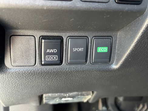 Used 2018 Nissan Rogue S AWD/4WD image 7