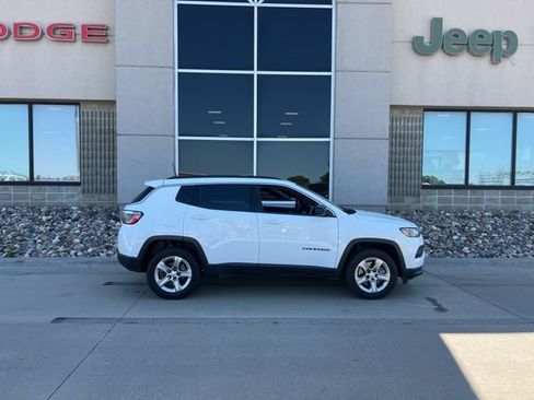 Used 2023 Jeep Compass Latitude AWD/4WD image 4