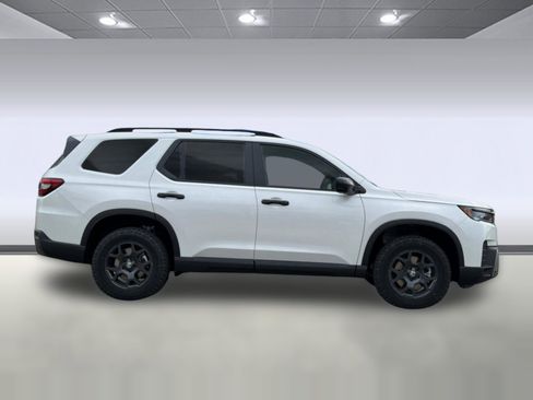 New 2026 Honda Pilot TrailSport image 7
