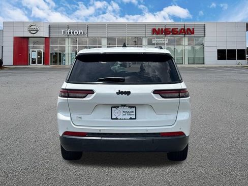 Used 2023 Jeep Grand Cherokee L Laredo RWD image 6