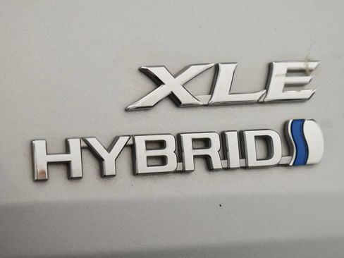Used 2024 Toyota Sienna XLE FWD image 9