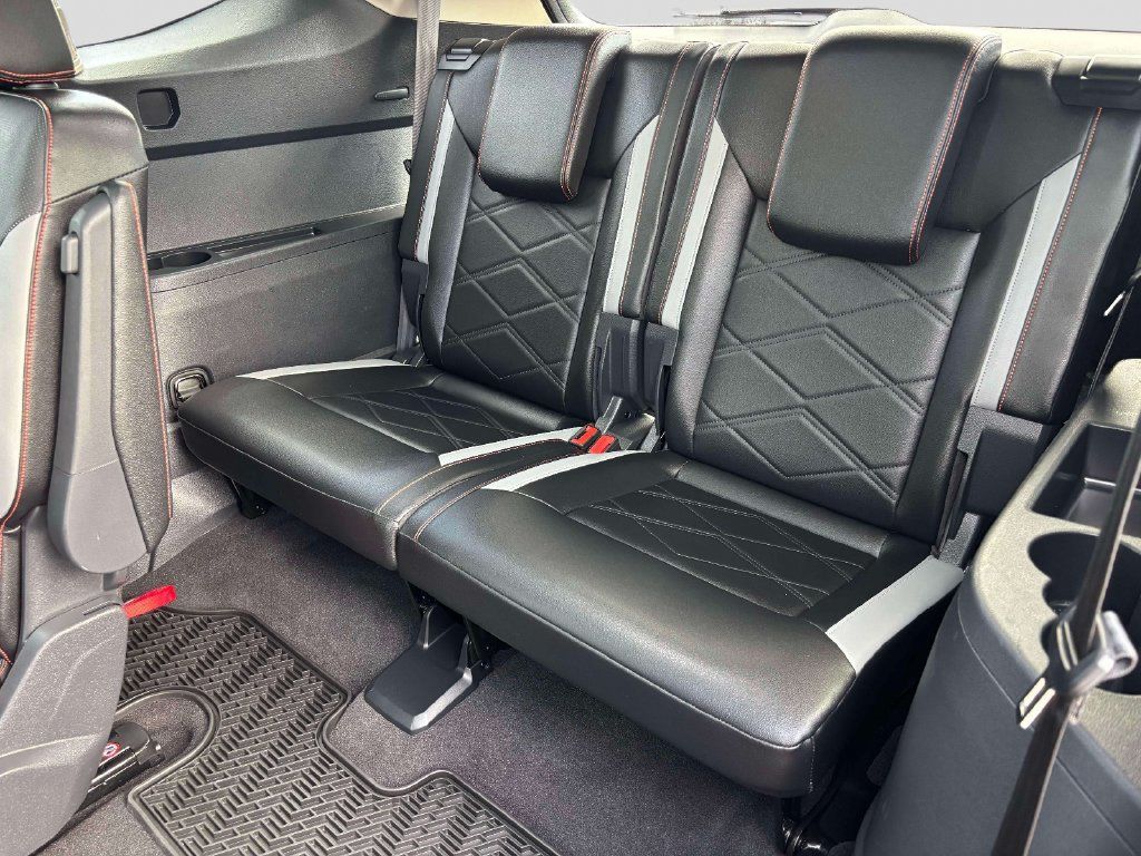 Used 2024 Volkswagen Atlas Peak Edition SE AWD/4WD image 13