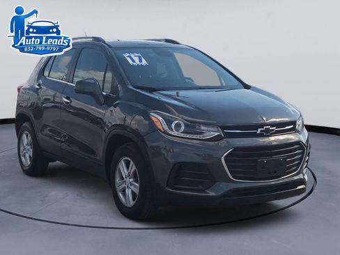 Used 2017 Chevrolet Trax LT w/ LT Convenience Package AWD/4WD image 2