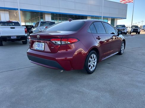 Used 2022 Toyota Corolla LE image 5