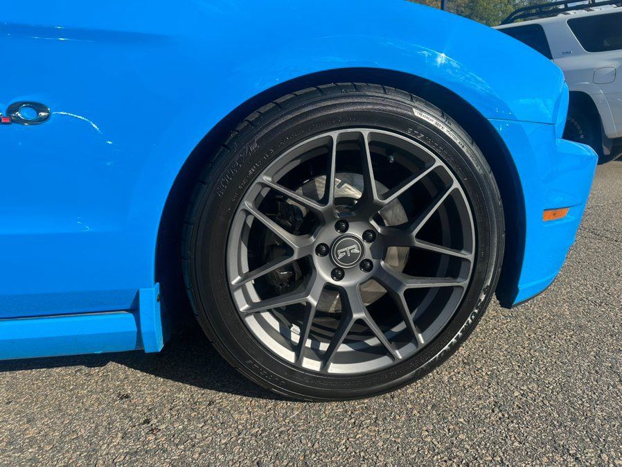 Used 2013 Ford Mustang GT Premium w/ Security Pkg RWD image 21