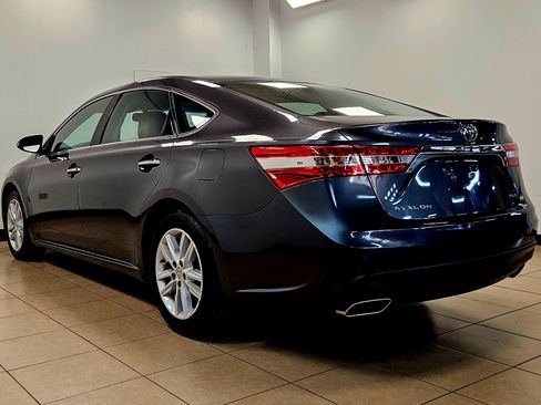 Used 2013 Toyota Avalon XLE Premium image 2