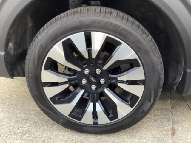 Used 2026 Ford Explorer Platinum w/ LUX Leather Package AWD/4WD image 9