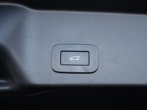 Used 2023 Land Rover Range Rover Evoque R-Dynamic SE image 24