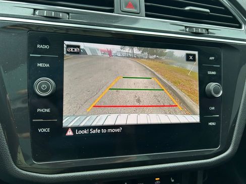 Used 2022 Volkswagen Tiguan SE R-Line image 25