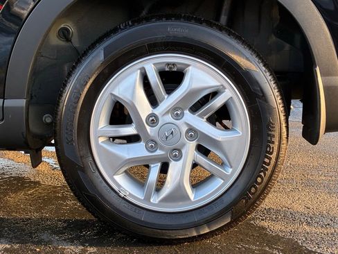 Used 2025 Hyundai Venue SE image 47