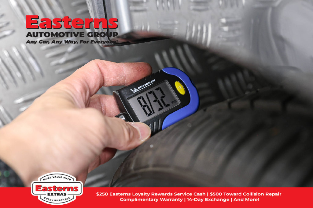 Used 2023 Nissan Sentra SR w/ Midnight Edition Package FWD image 29