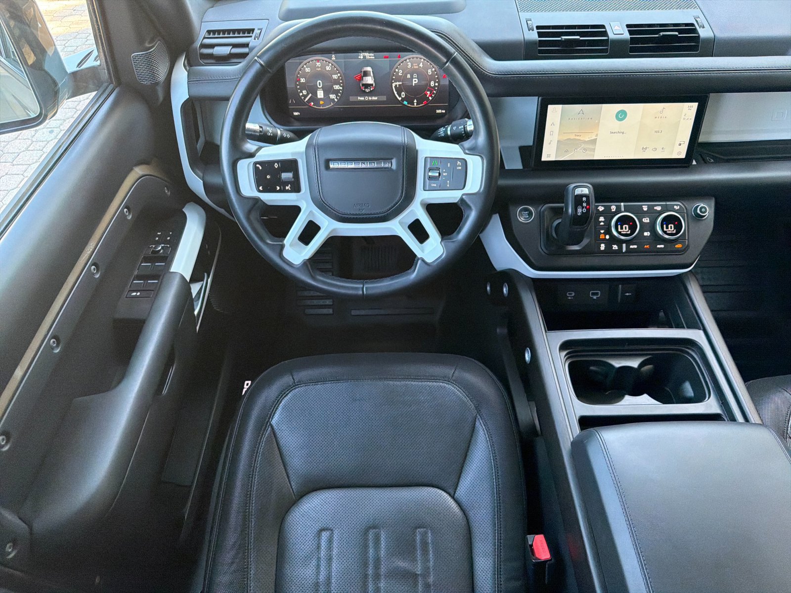 Used 2022 Land Rover Defender 110 X-Dynamic HSE AWD/4WD image 16