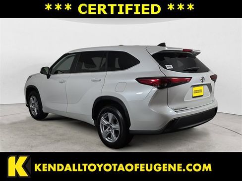 Certified 2023 Toyota Highlander LE image 3
