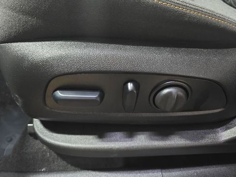 Used 2023 Chevrolet Equinox LT image 30