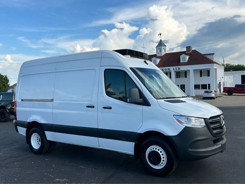 Used 2022 Mercedes-Benz Sprinter 3500 image 3