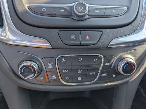Used 2023 Chevrolet Equinox LT AWD/4WD image 17