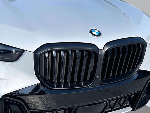 Used 2024 BMW X5 xDrive40i w/ M Sport Package AWD/4WD image 41