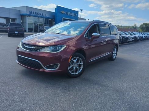 Used 2018 Chrysler Pacifica Limited FWD image 3