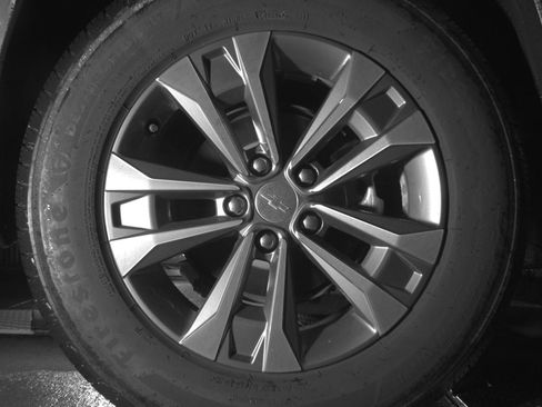 Used 2025 Chevrolet Equinox LT FWD image 12