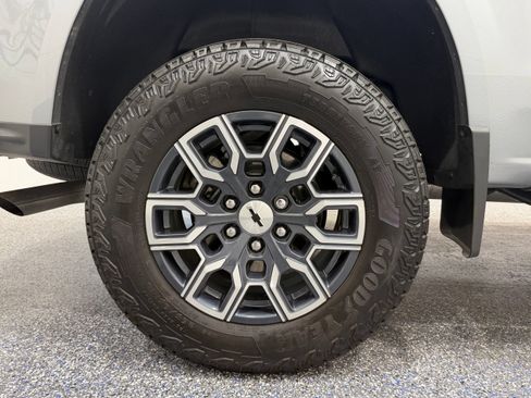 Used 2026 Chevrolet Colorado Z71 AWD/4WD image 14