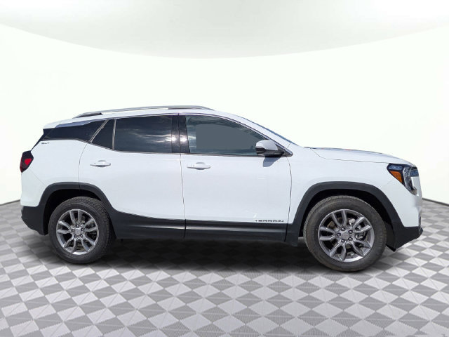 Used 2024 GMC Terrain SLT AWD/4WD image 3