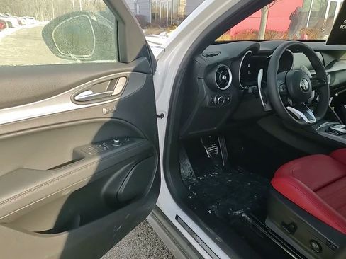 New 2025 Alfa Romeo Stelvio Sprint image 17
