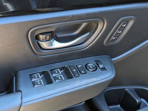 Used 2025 Honda Pilot Touring image 13