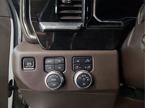 Used 2024 GMC Sierra 1500 SLT w/ SLT Premium Plus Package image 29