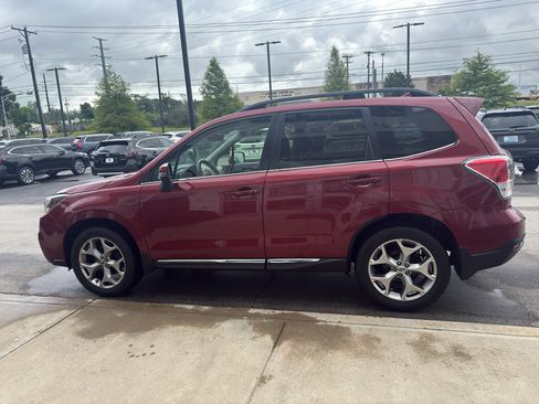 Used 2017 Subaru Forester 2.5i Touring AWD/4WD image 6