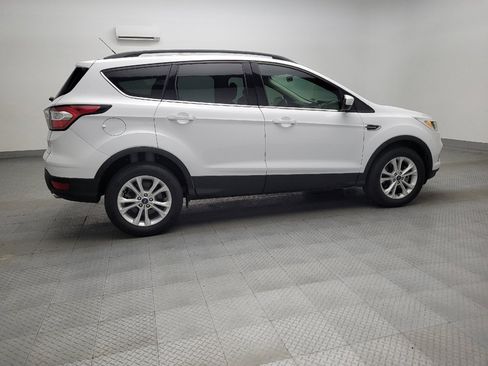 Used 2018 Ford Escape SE image 10