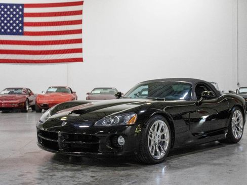 Used 2003 Dodge Viper SRT-10 image 12