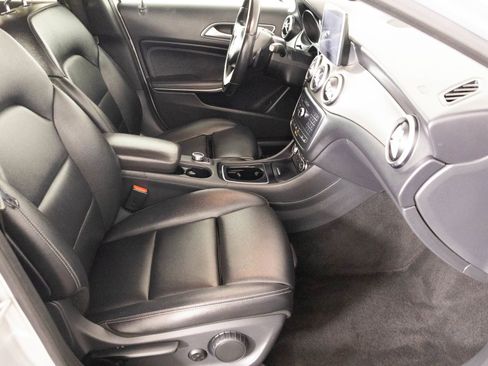 Used 2016 Mercedes-Benz GLA 250 GLA 250 image 41