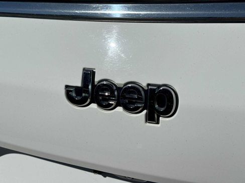 Used 2023 Jeep Grand Cherokee L Laredo w/ Luxury Tech Group I AWD/4WD image 11