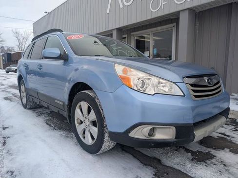 Used 2011 Subaru Outback 2.5i Limited image 2