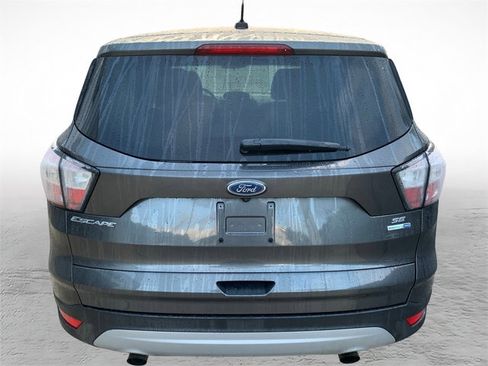Used 2017 Ford Escape SE w/ SE Cold Weather Package AWD/4WD image 3