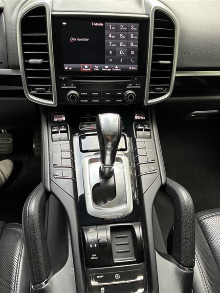 Used 2017 Porsche Cayenne AWD/4WD image 23